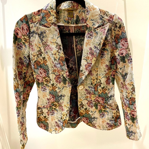 Retro & Vintage Inspired Floral Blazer - Picture 1 of 5